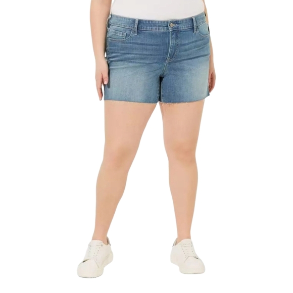 TORRID Plus Size Perfect 5" Vintage Stretch Boyfriend Classic Mid-Rise Short - Picture 2 of 15